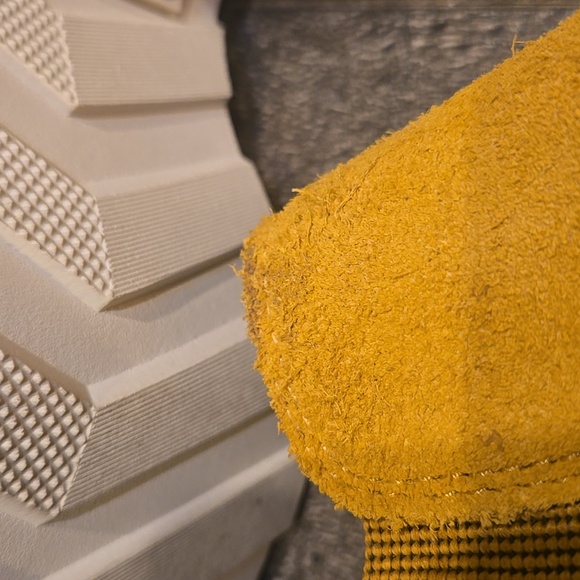 Sorel Mustard Yellow Hi Line Chelsea Boots - Picture 16 of 16